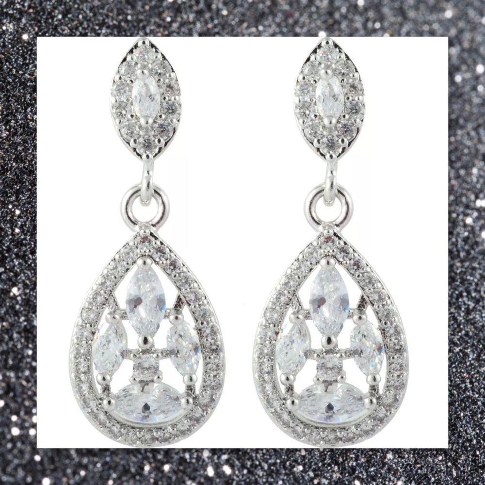 JUST IN🆕 Gorgeous White Topaz Dangle Earrings - Picture 2 of 2